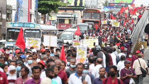Srí Lanka na lopatkách. Strádající lidé mají poslední naději